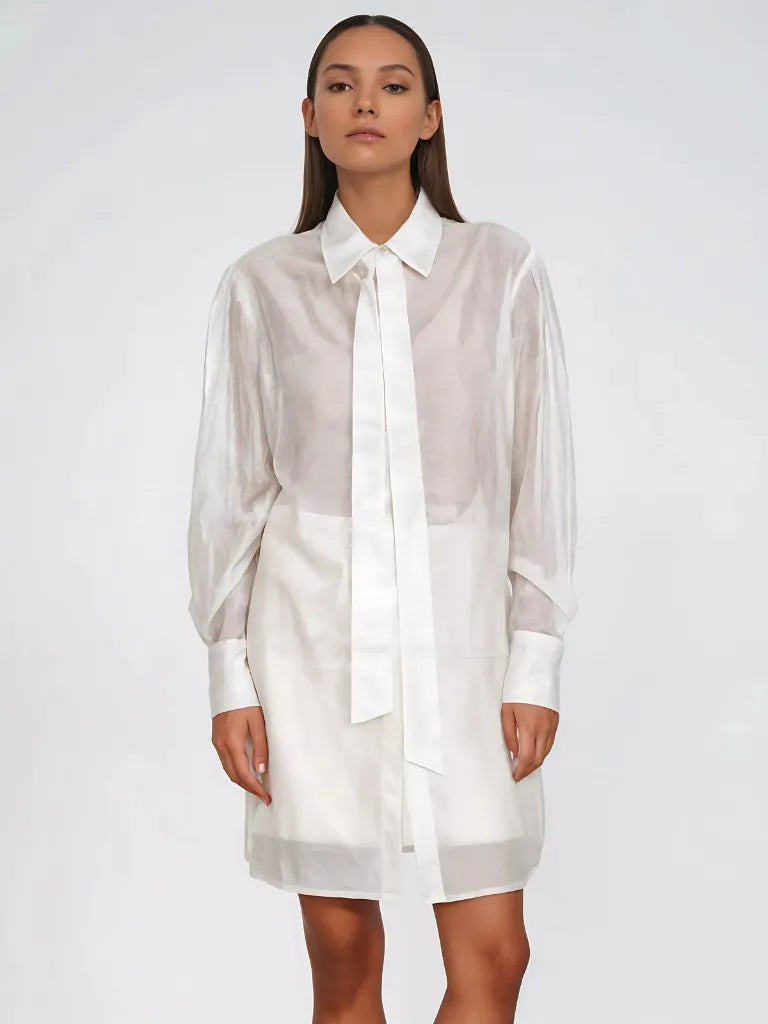 Elegant Summer Blouse with Buttoned Collar