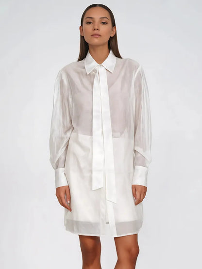 Elegant Summer Blouse with Buttoned Collar