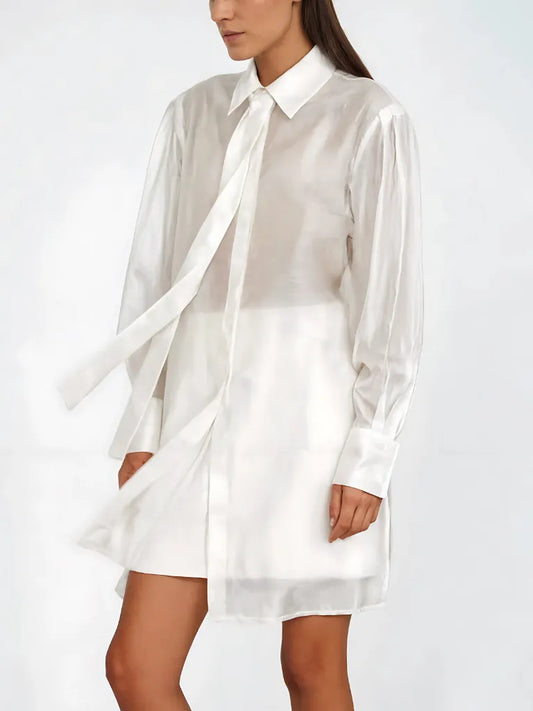 Elegant Summer Blouse with Buttoned Collar