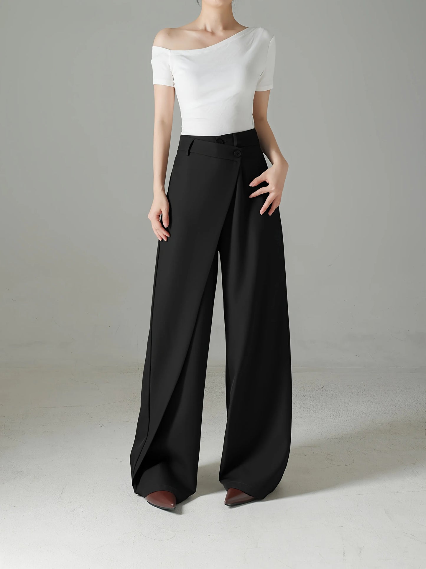 Women’s High-Waist Wide-Leg Suit Trousers in Beige